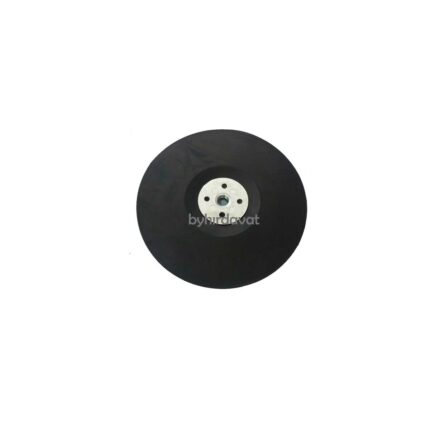Polishing pad with flange